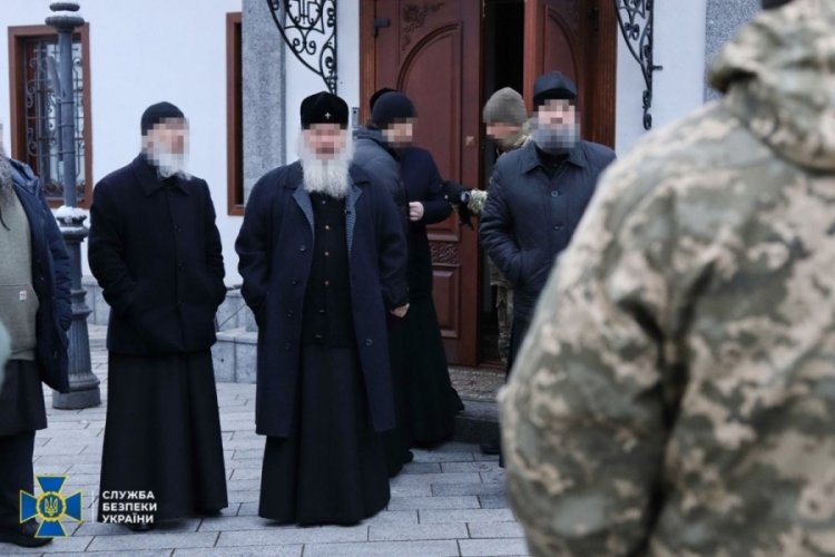 Ukrayna G&uuml;venlik Servisi'nden, Ortodoks Hristiyan manastırına baskın yaptı