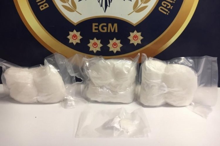 Bursa'da bir otomobilde 3 kilo metamfetamin ele ge&ccedil;irildi