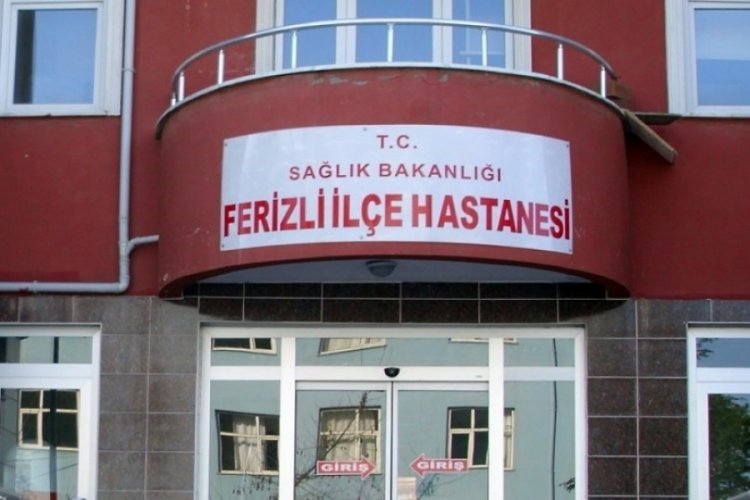 Doktor ve g&uuml;venlik g&ouml;revlisini darbeden hasta yakınları g&ouml;zaltına alındı