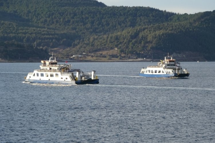 Bozcaada'ya yarınki t&uuml;m feribot seferlerine fırtına engeli