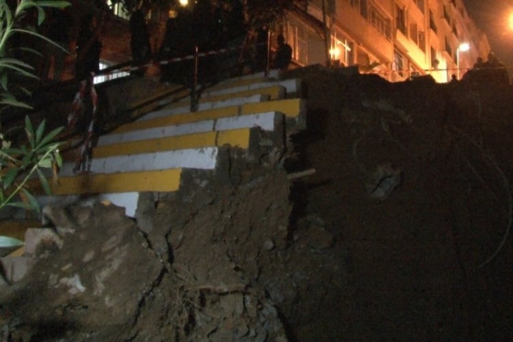İstanbul Şişli'de inşaat alanının &uuml;st&uuml;ndeki yol &ccedil;&ouml;kt&uuml;