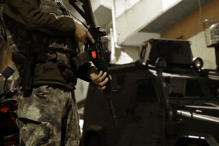 İstanbul Bah&ccedil;elievler ve Bağcılar'da "d&uuml;zensiz g&ouml;&ccedil;men" operasyonu!