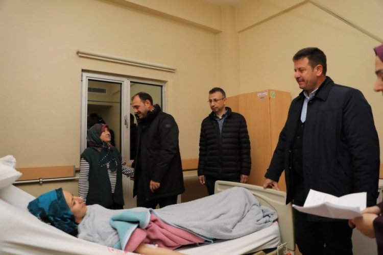 Sakarya Valisi depremden etkilenen vatandaşları ziyaret etti