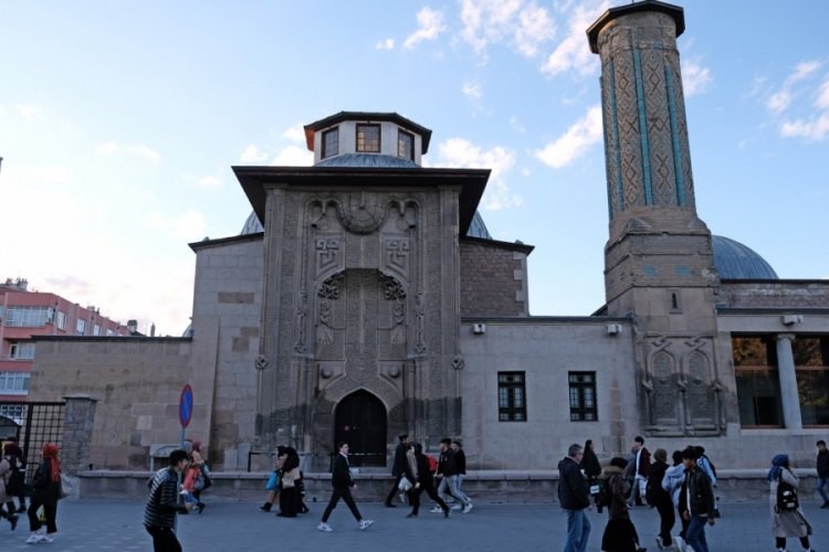 Sel&ccedil;uklu'nun simgelerinden İnce Minareli Medrese, restore edilecek