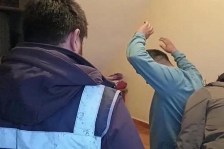 Erzurum'da kuyumcuyu FET&Ouml; yalanıyla dolandırdılar