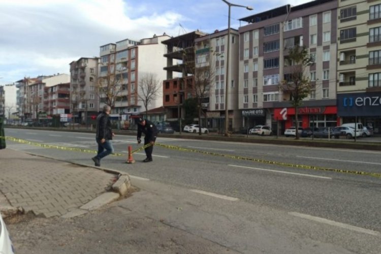 Bursa Orhangazi'de oto galeriye silahlı saldırı! 3 kişi &ouml;l&uuml;mden d&ouml;nd&uuml;