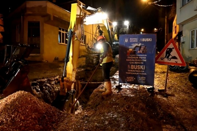 Bursa'da altyapı &ccedil;alışmaları gece g&uuml;nd&uuml;z demeden devam ediyor