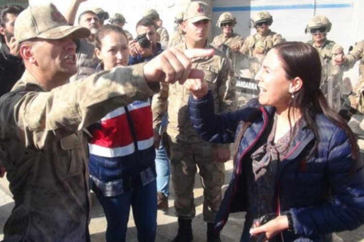 Şanlıurfa'da HDP'li milletvekillerine y&uuml;r&uuml;y&uuml;ş engeli