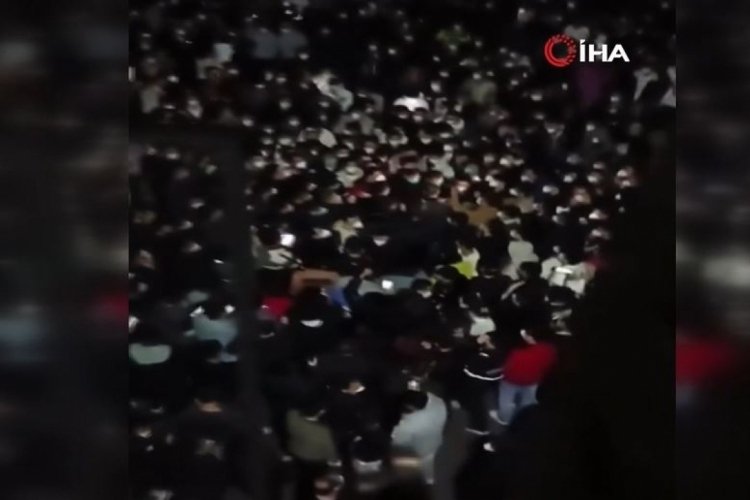 &Ccedil;in'de bulunan iPhone fabrikasında protesto