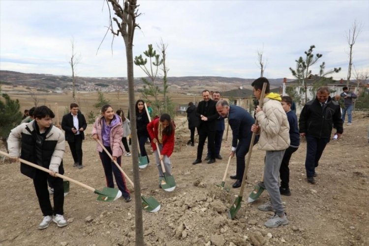 Bursa İneg&ouml;l'de 193 fidan toprakla buluştu