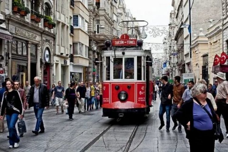 Taksim Meydanı'nda ş&uuml;pheli valiz paniği