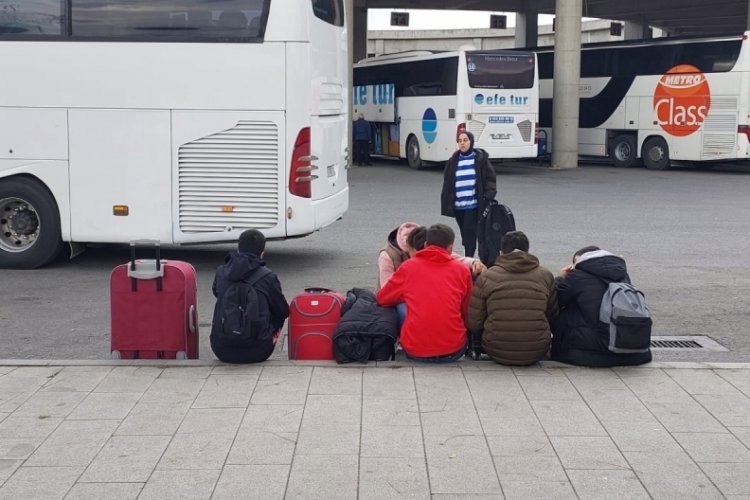 &Uuml;niversite &ouml;ğrencileri D&uuml;zce'den ayrılıyor