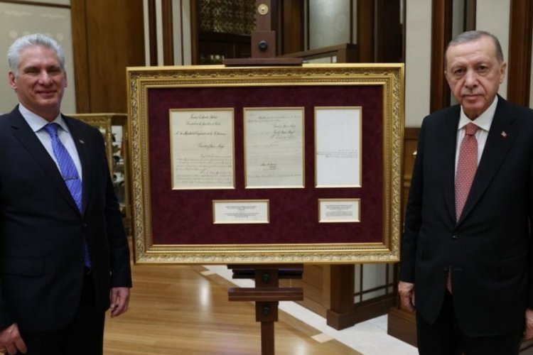 Cumhurbaşkanı Erdoğan'dan K&uuml;ba Devlet Başkanı Bermudez'e tarihi hediye!