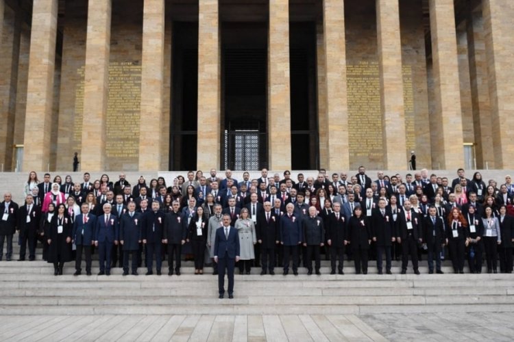 Bakan &Ouml;zer'den &ouml;ğretmenlerle Anıtkabir ziyareti