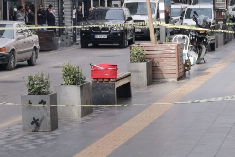 Bankta unutulan ş&uuml;pheli &ccedil;antadan gıda &uuml;r&uuml;nleri &ccedil;ıktı