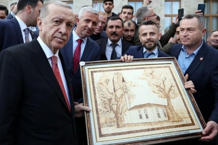Bursalı gen&ccedil;lerden Cumhurbaşkanı Erdoğan'a anlamlı hediye