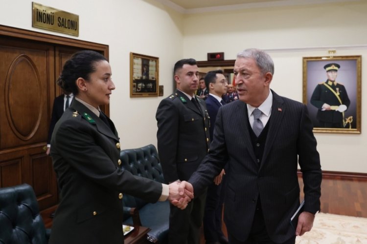 Bakan Akar, TSK'da g&ouml;revli &ouml;ğretmenlerli ağırladı