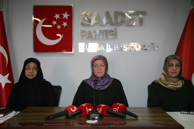 Saadet Partisi &ouml;ğretmenler g&uuml;n&uuml;nde basın a&ccedil;ıklaması d&uuml;zenledi