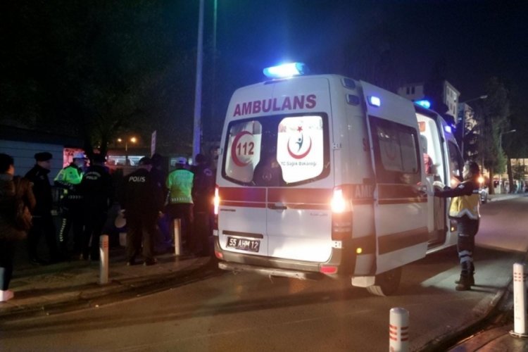 Samsun'da virajı alamayan motosiklet devrildi