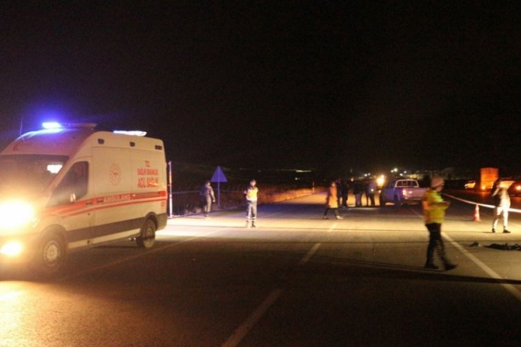 Hakkari'de ardı ardına iki aracın &ccedil;arptığı kişi, hayatını kaybetti