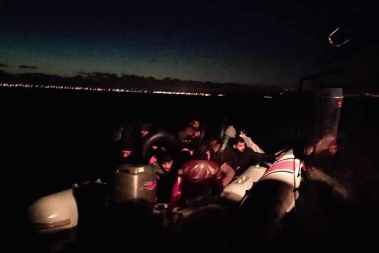 Balıkesir Ayvalık a&ccedil;ıklarında 16 g&ouml;&ccedil;men yakalandı