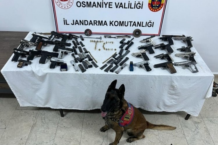 Osmaniye'de, d&uuml;zenlenen baskında ruhsatsız 24 tabanca ele ge&ccedil;irildi