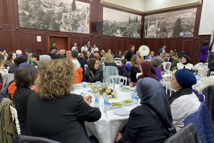 Bursa Yıldırım'daki &ouml;ğretmenler, &ouml;ğretmenler g&uuml;n&uuml; yemeğinde bir araya geldi