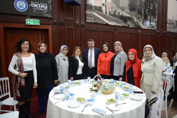 Bursa Yıldırım Belediye Başkanı Oktay Yılmaz,  &ouml;ğretmenlerle buluştu