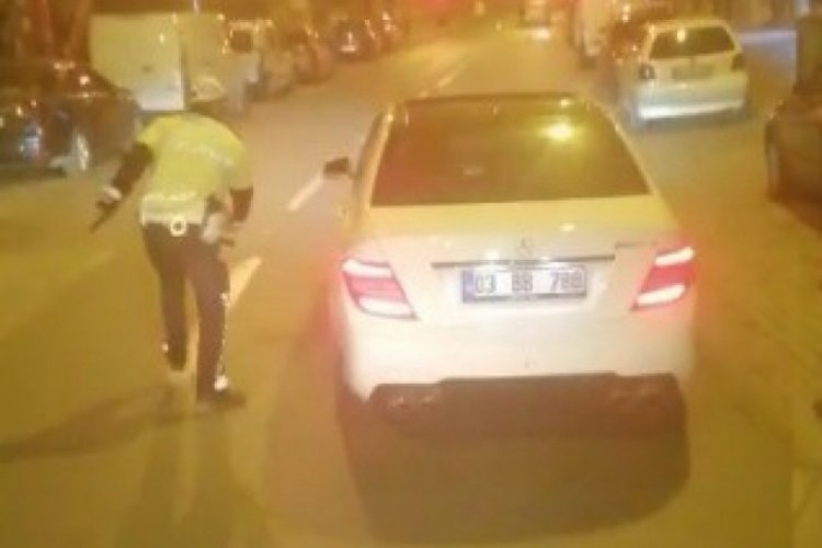 Denizli'de s&uuml;r&uuml;c&uuml; kontrol noktasından ka&ccedil;tı