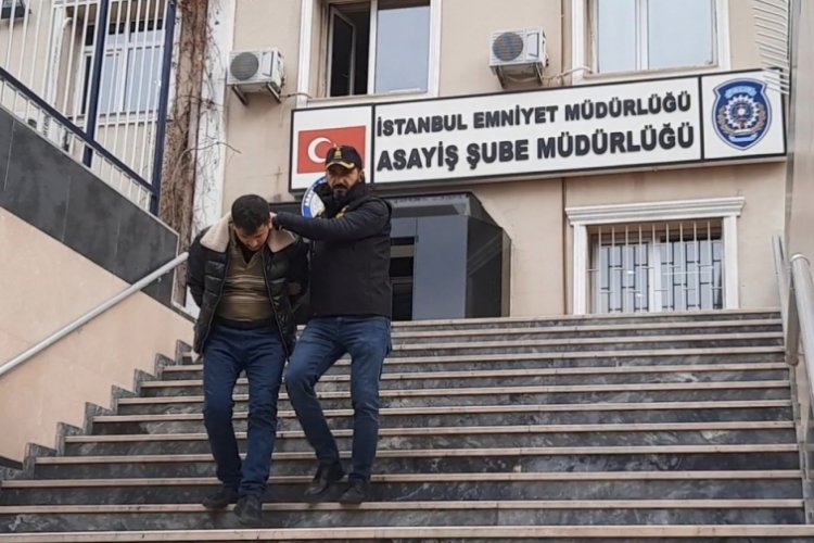 İstanbul'da &ccedil;aldığı motosikletle kaza yaptı