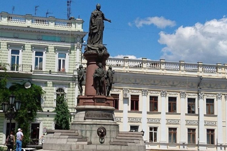 Ukrayna'daki Rus imparatori&ccedil;esinin heykeli kaldırılacak
