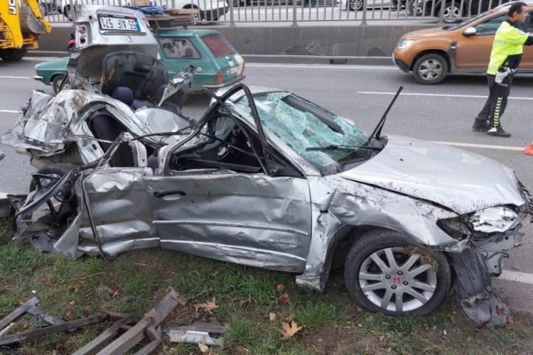 Samsun'da par&ccedil;alanan ara&ccedil;taki s&uuml;r&uuml;c&uuml; ağır yaralandı