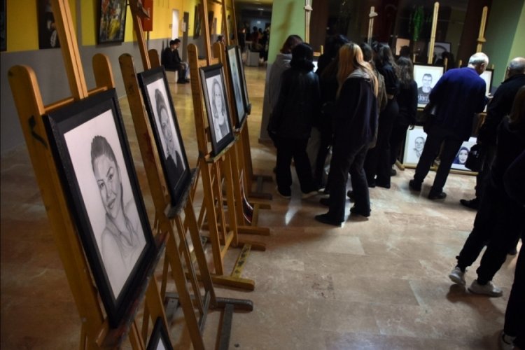 Bursa Zeki M&uuml;ren GSL Resim &ouml;ğrencilerinden &ouml;ğretmenlerine anlamlı s&uuml;rpriz