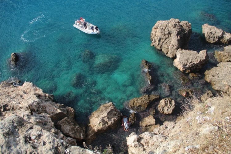 Antalya'da Falezlerde 22 yaşında bir gencin cesedi bulundu