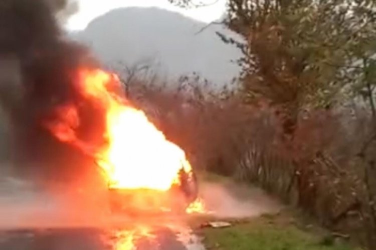 Zonguldak'ta seyir halindeki otomobil alev aldı