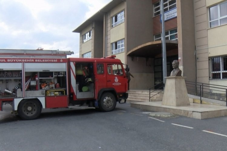 İstanbul'da patlayan deney t&uuml;p&uuml;ndeki asit &ouml;ğrencilerin &uuml;zerine sı&ccedil;radı