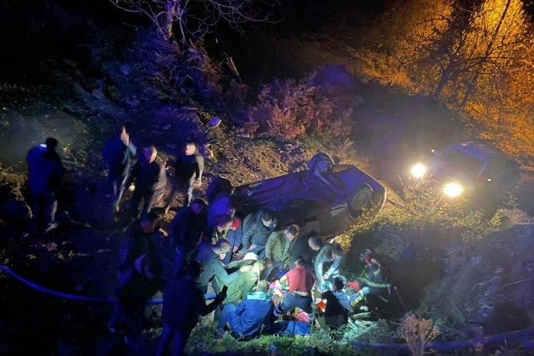 Sinop'ta otomobil şarampole u&ccedil;tu: &Ouml;l&uuml; ve &ccedil;ok sayıda yaralı var