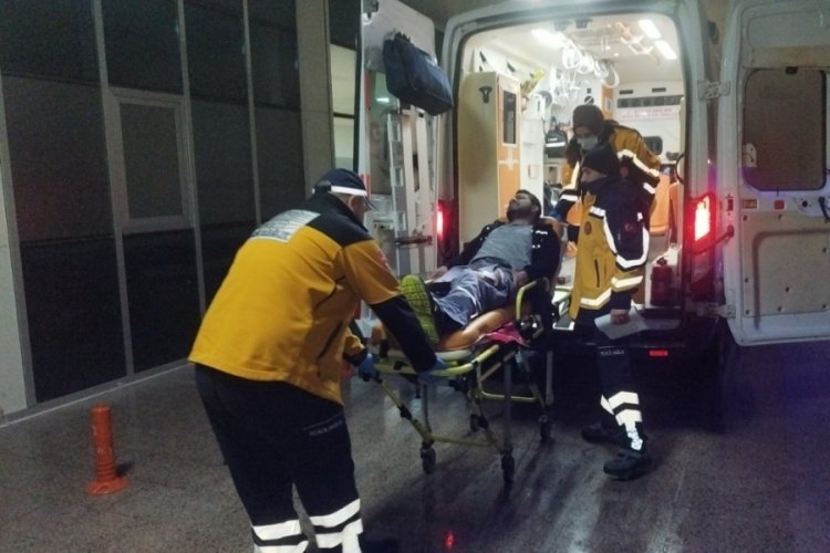 Bursa'da gece vardiyasına giden gen&ccedil; aracında vuruldu!