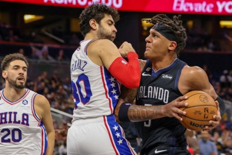 Furkan Korkmaz'dan 7 sayı, 2 ribaund