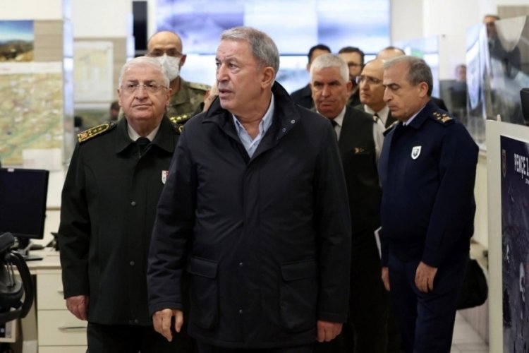 Hulusi Akar ve TSK komuta kademesi, Kara Kuvvetleri Harekat Merkezi'nde