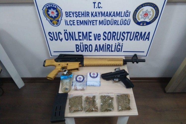 Konya'da durdurulan ara&ccedil;tan uyuşturucu &ccedil;ıktı, 1 kişi tutuklandı