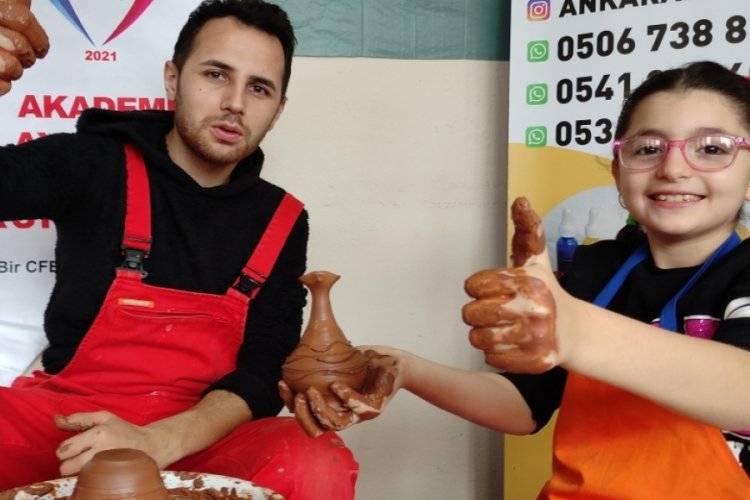 Bursa'da &ouml;ğrenciler okulda &ccedil;amurdan eşya yapıyor