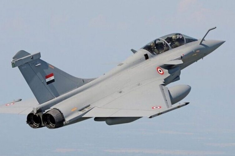 Mısır'da tatbikat sırasında bir savaş yere &ccedil;akıldı