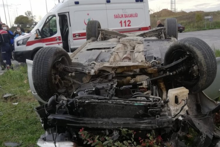 Samsun Bafra'da otomobil takla attı