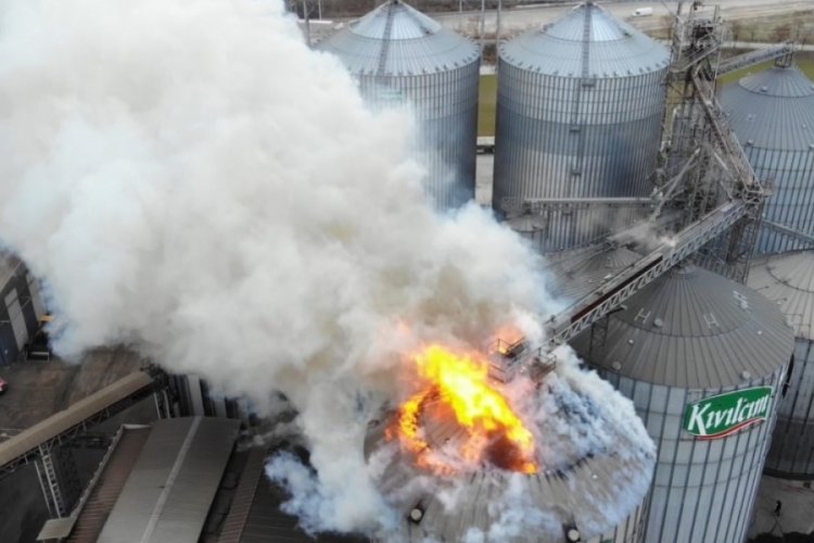 Edirne'de yağ fabrikasındaki yangın b&uuml;y&uuml;meye devam ediyor