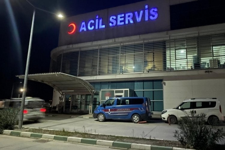 Bursa'da sinir krizi ge&ccedil;iren gen&ccedil; dehşet sa&ccedil;tı: 1 &ouml;l&uuml;, 2 ağır yaralı