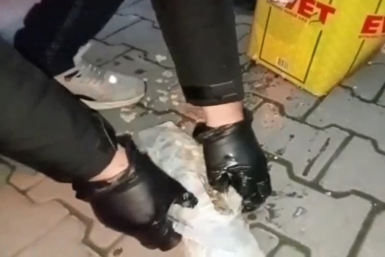 Hatay'da yağ tenekelerinin i&ccedil;ine gizlenmiş 7 kiloya yakın esrar ele ge&ccedil;irildi