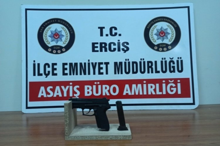 Van'da y&uuml;r&uuml;t&uuml;len &ccedil;alışmalarda 11 kişi tutuklandı