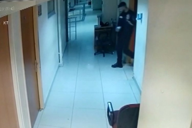 İstanbul'da hırsızlıktan serbest kaldıkları adliyede polisin &ccedil;antasını &ccedil;aldı