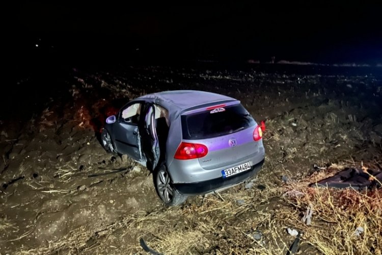 Afyonkarahisar'da tırın &ccedil;arptığı ara&ccedil; şarampole savruldu